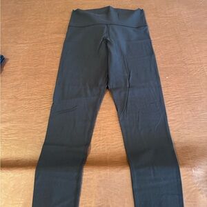 Aritzia TnAction TNAButter Cheeky Hi-Rise Legging. Black/Black Spiro. Large